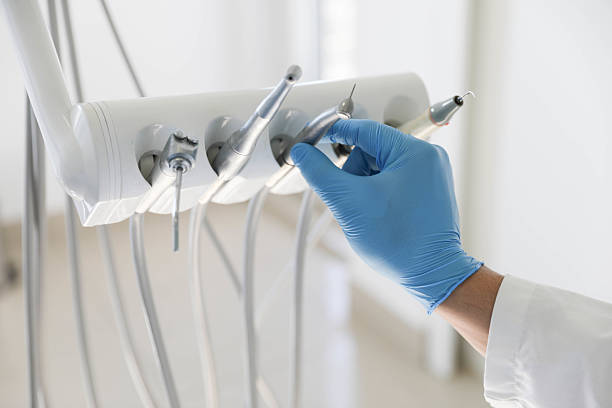 Professional Wisdom Tooth Removal technician working in Glenwood, IL